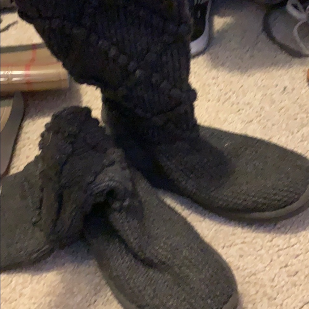 Knit gray Ugg’s